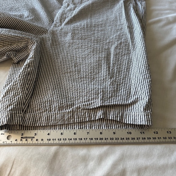 Saks Fifth Avenue‎ Women's 38 Striped Casual Walking Shorts Gray & White Preppy - Picture 14 of 15